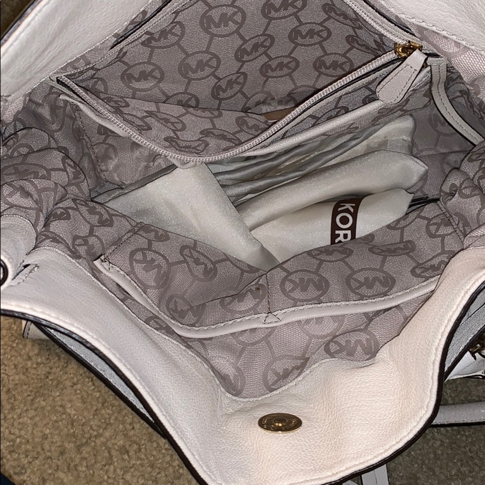 Purse - Picture 2 of 3